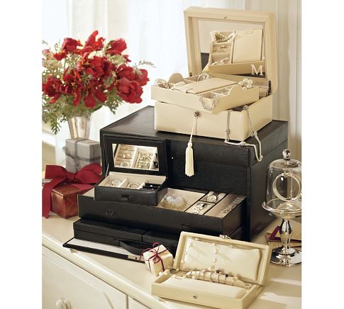 Find Women's Designer Jewelry Boxes